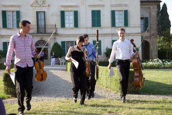 Concert - arriving to play Devienne Bassoon quartet - Villa di Geggiano (Photo: Rob Bouwmeester)