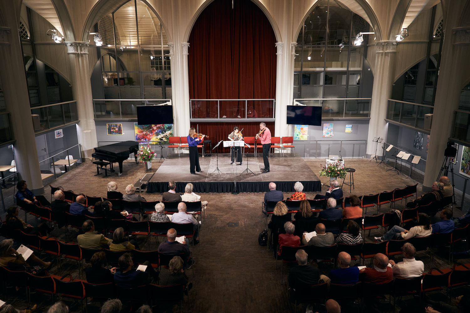 Ursula Schoch, Junk Naito, violin, Michael Gieler viola - Remembrance Concert 24 March 2022, Amstelkerk, Amsterdam (Photo: Eduardus Lee)