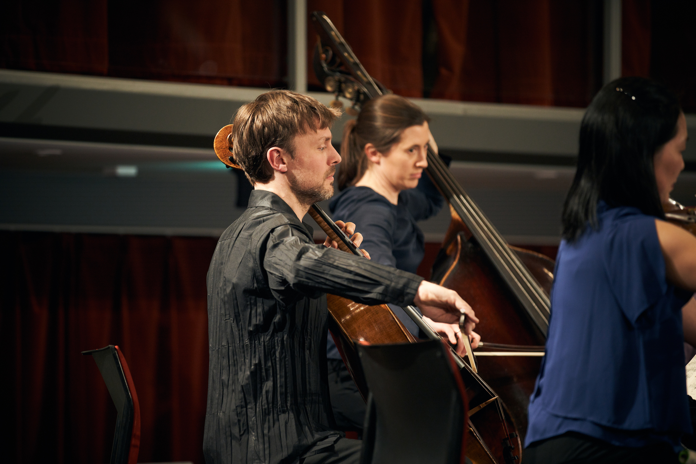 Jérôme Fruchart cello, Georgina Poad double bass, Yoko Kanamaru viola - Remembrance Concert 24 March 2022, Amstelkerk, Amsterdam (Photo: Eduardus Lee)